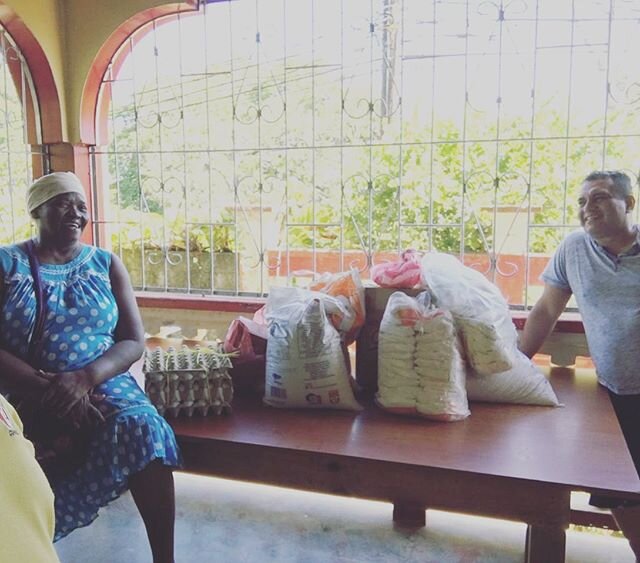 Hundreds of lbs of food and supplies continue to be delivered to those in need around La Ceiba. Fresh foods like eggs and cheese in addition to flour, beans, and rice help make up the deficit between what people can access and what they need. There i