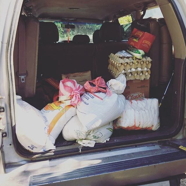 Hundreds of lbs of food and supplies continue to be delivered to those in need around La Ceiba. Fresh foods like eggs and cheese in addition to flour, beans, and rice help make up the deficit between what people can access and what they need. There i