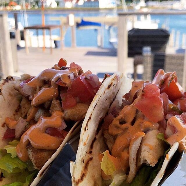 Fish tacos or lobster roll? 
Serving up both options with a killer harbor view 😍