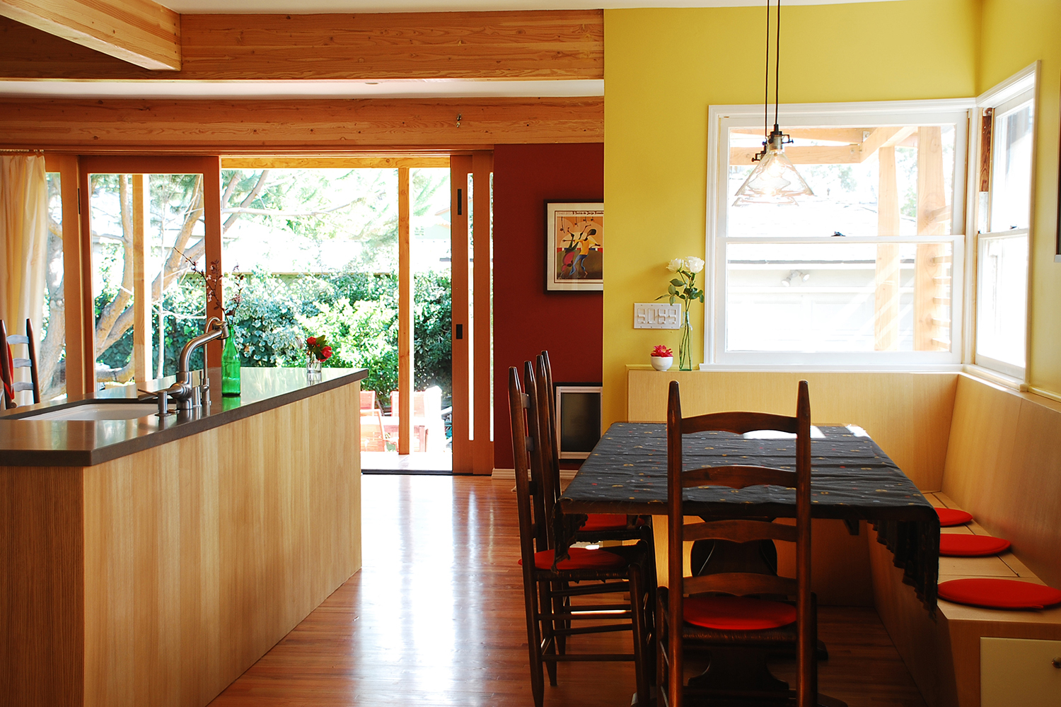 1-bunch-design-pasadena-house-dining-open.jpg