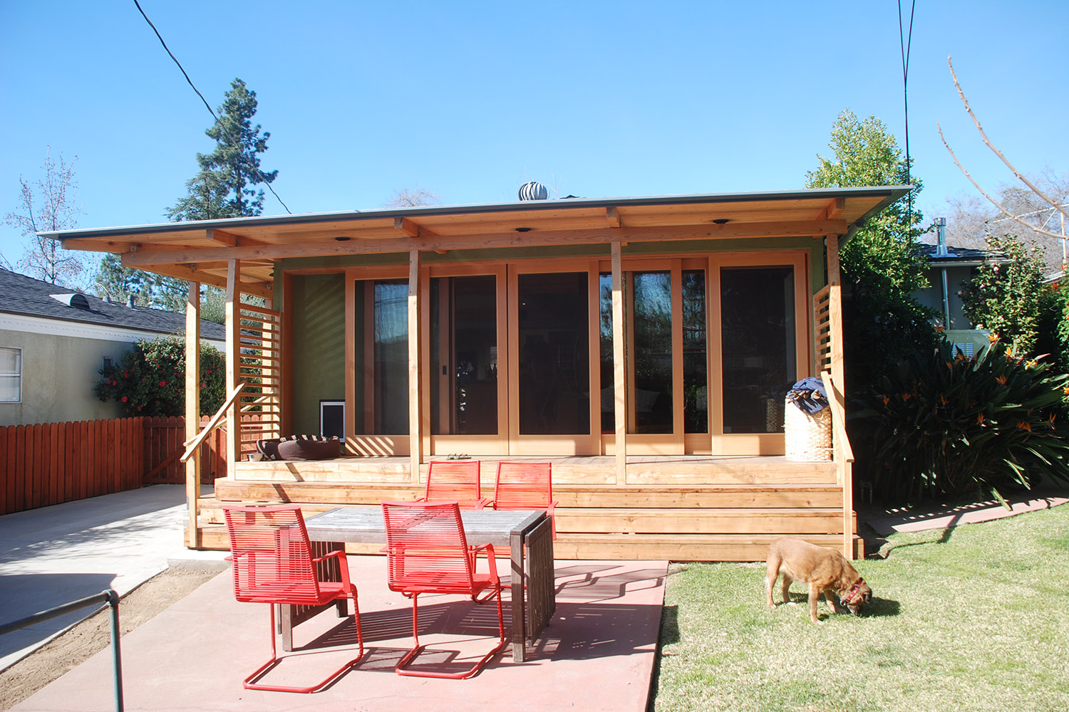 11-bunch-design-pasadena-house-doors-patio.JPG