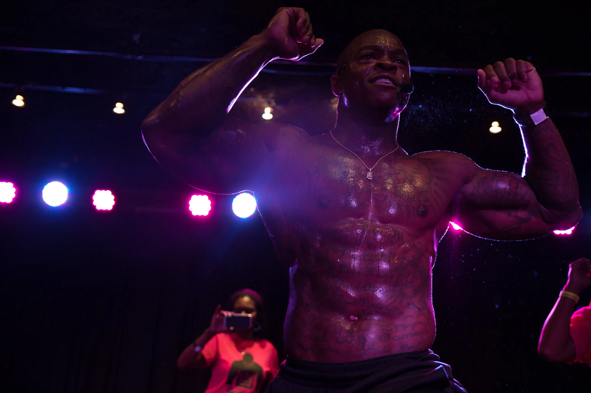 DaShaun confirming for the audience that he is the Guru of Abs