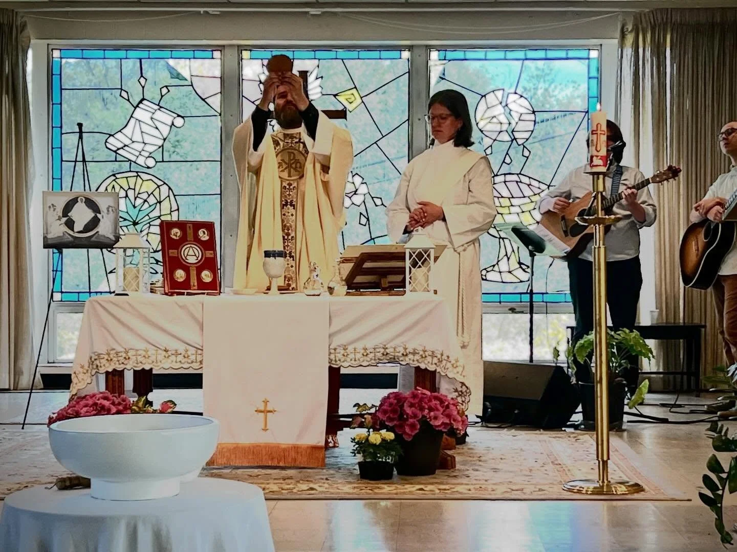 We still out here Eastering! 

Join us this Sunday for the Second Sunday of Easter. 10:30am.

Almighty and everlasting God, who in the Paschal mystery established the new covenant of reconciliation: Grant that all who have been reborn into the fellow