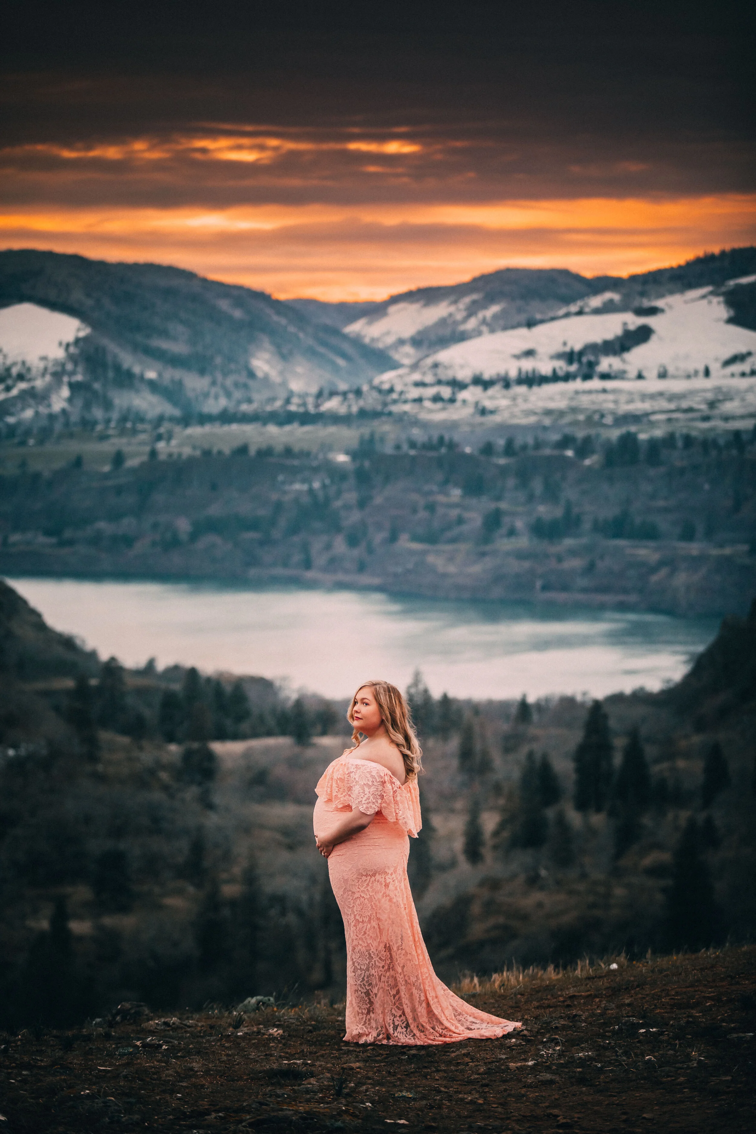 Columbia River Gorge, Rowena Crest Maternity Session