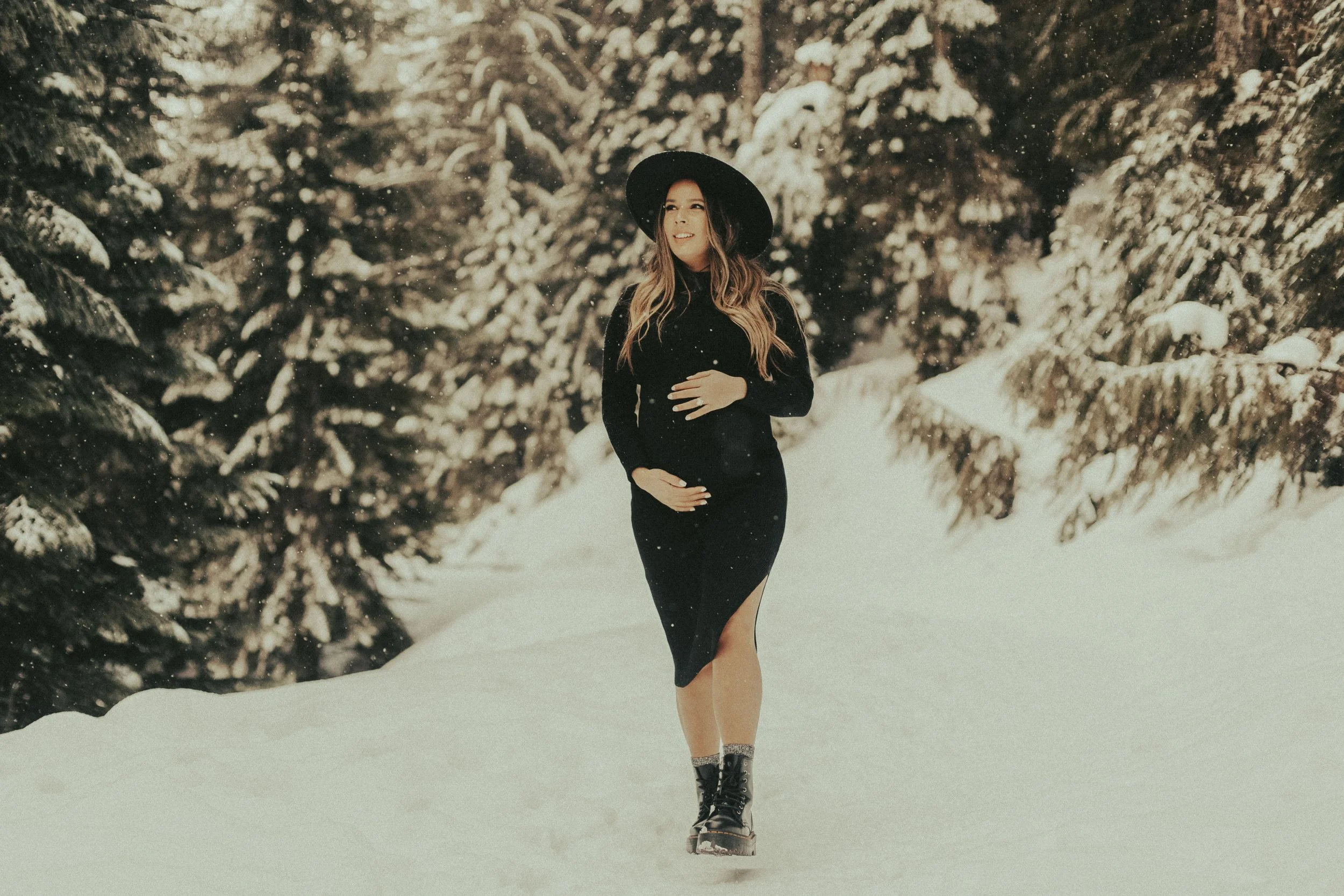 Snowy Bend Oregon Maternity Session