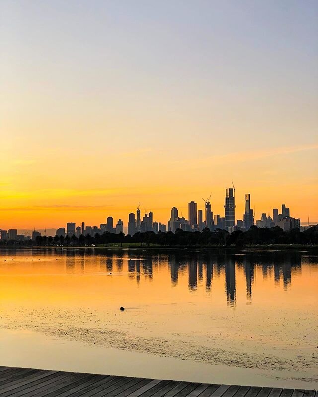 [6.12.20] home, under burnt orange skies 🏡 #australia #melbourne #albertpark #visitaustralia