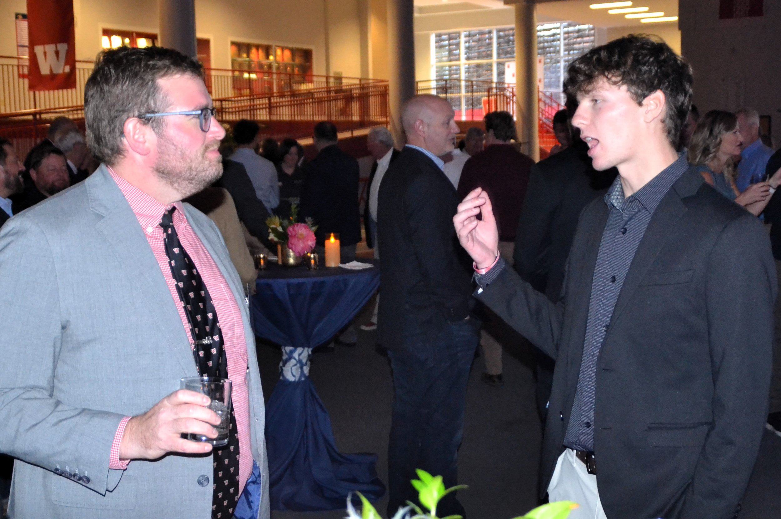  Daniel Petrie '07 chats with Chris Runyon '26 at the banquet. 