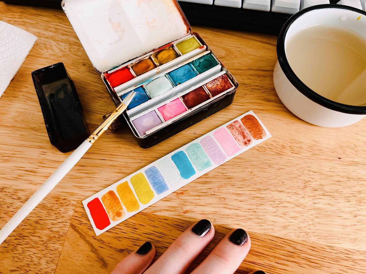Treated myself to four handmade watercolors to fill out my @caseformaking travel set ✨

The packaging and texture and color palette is so yummy

Now I&rsquo;m in the mood to make mini paintings for friends. Who wants a holiday card? 😊