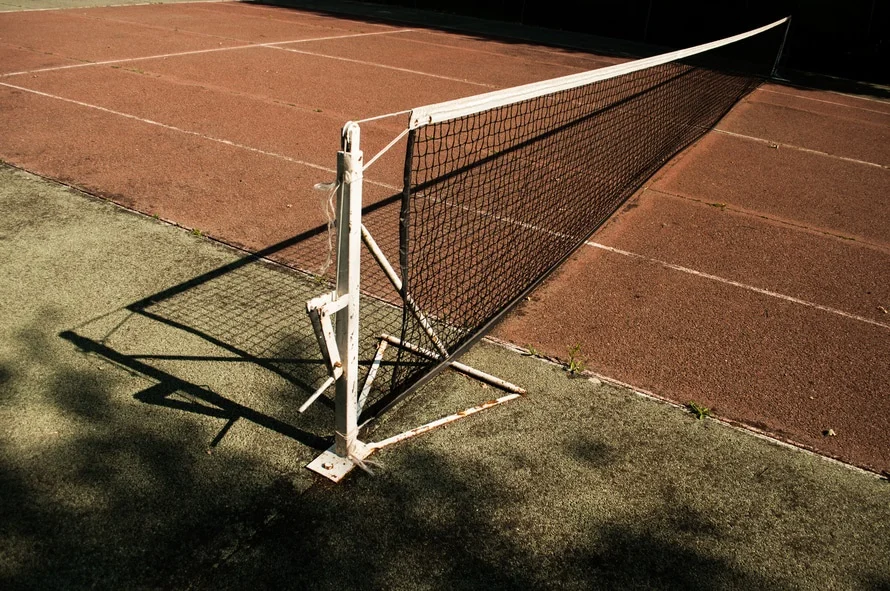 sport-tennis-old-net-large.jpg
