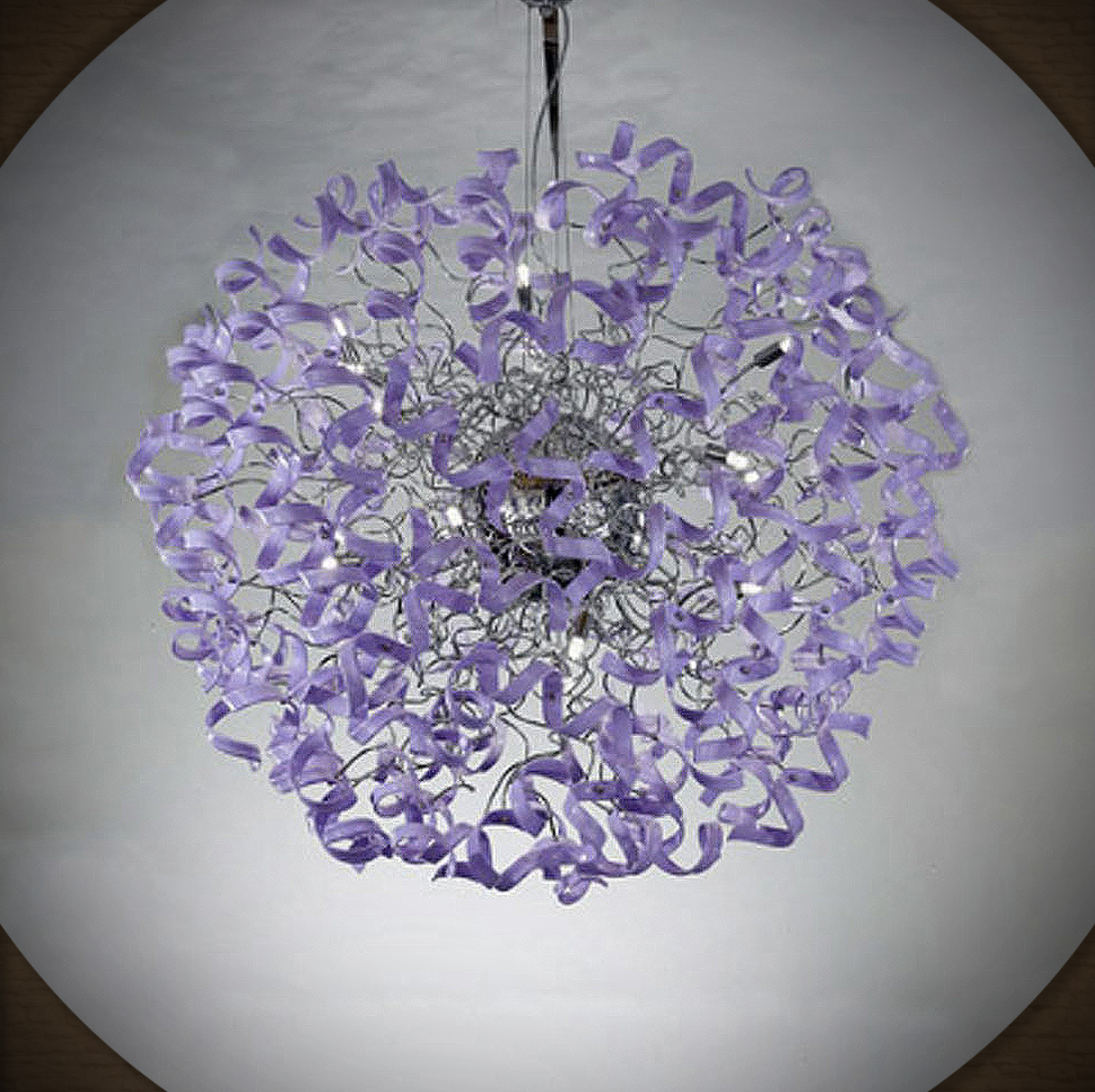  this chandelier belongs 2 chaka kahn. she is my friend. 