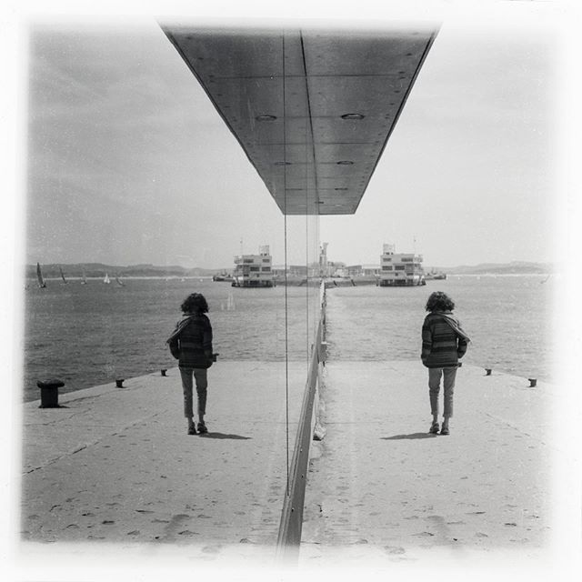 Tengo una fascinación por los reflejos , creo que en cada carrete siempre tengo alguna foto con un reflejo . .
.
.
.
.
.
.
.
.
.
.
.
#tlr #6x6 #6x6film #formatomedio #filmphotography #rolleicord #ilfordfp4plus #cantabria #santander