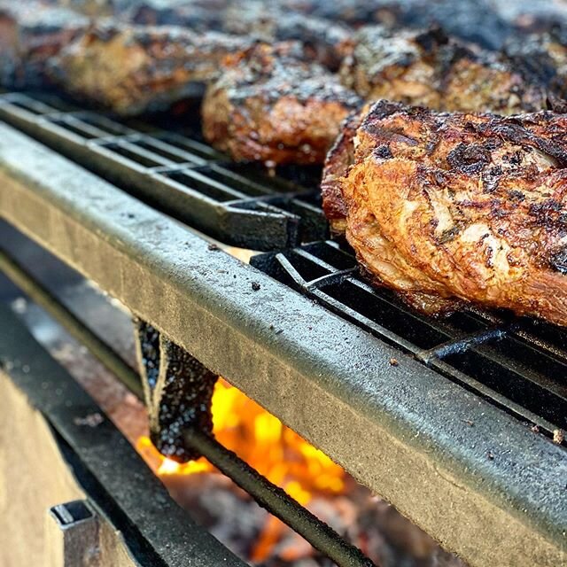 Nothing like a slow cooked (24 hour marinated) tri-tip Sandwhich. Perfect day for BBQ!

Our Farm Kitchen (BBQ and bakery) is open every weekend from 9:00-6:00 (weekdays: 10:00-5:00). #bbq #farmlife #summervibes @rileysatlosrios