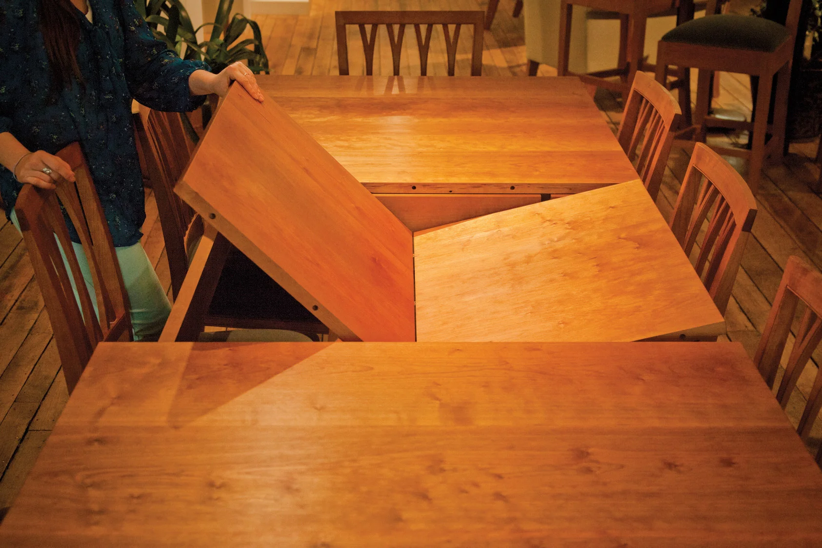 Butterfly Extending Table - in Cherry