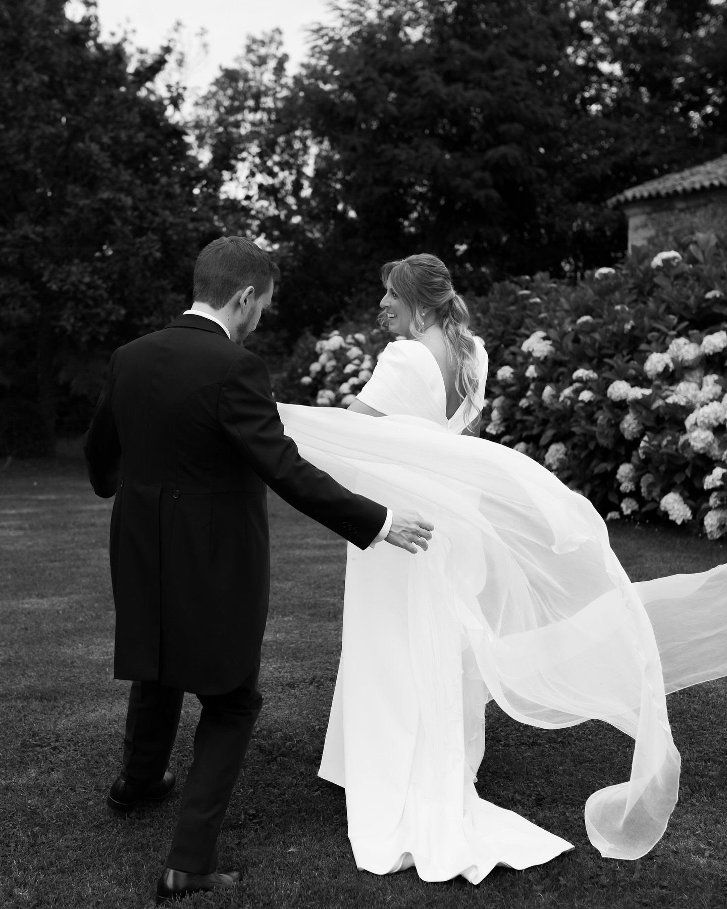&iexcl;Incre&iacute;bles Ana &amp; Diego este s&aacute;bado pasado!. Pura dulzura 🫶🏼 

@afvisual.es @palaciodemeres @mixelviolin @siapro_eventos @casafermin @flordeasoka @elinvernaderooviedo @lamonariza @pequenoclub 

#weddingphoto #fotografocantab