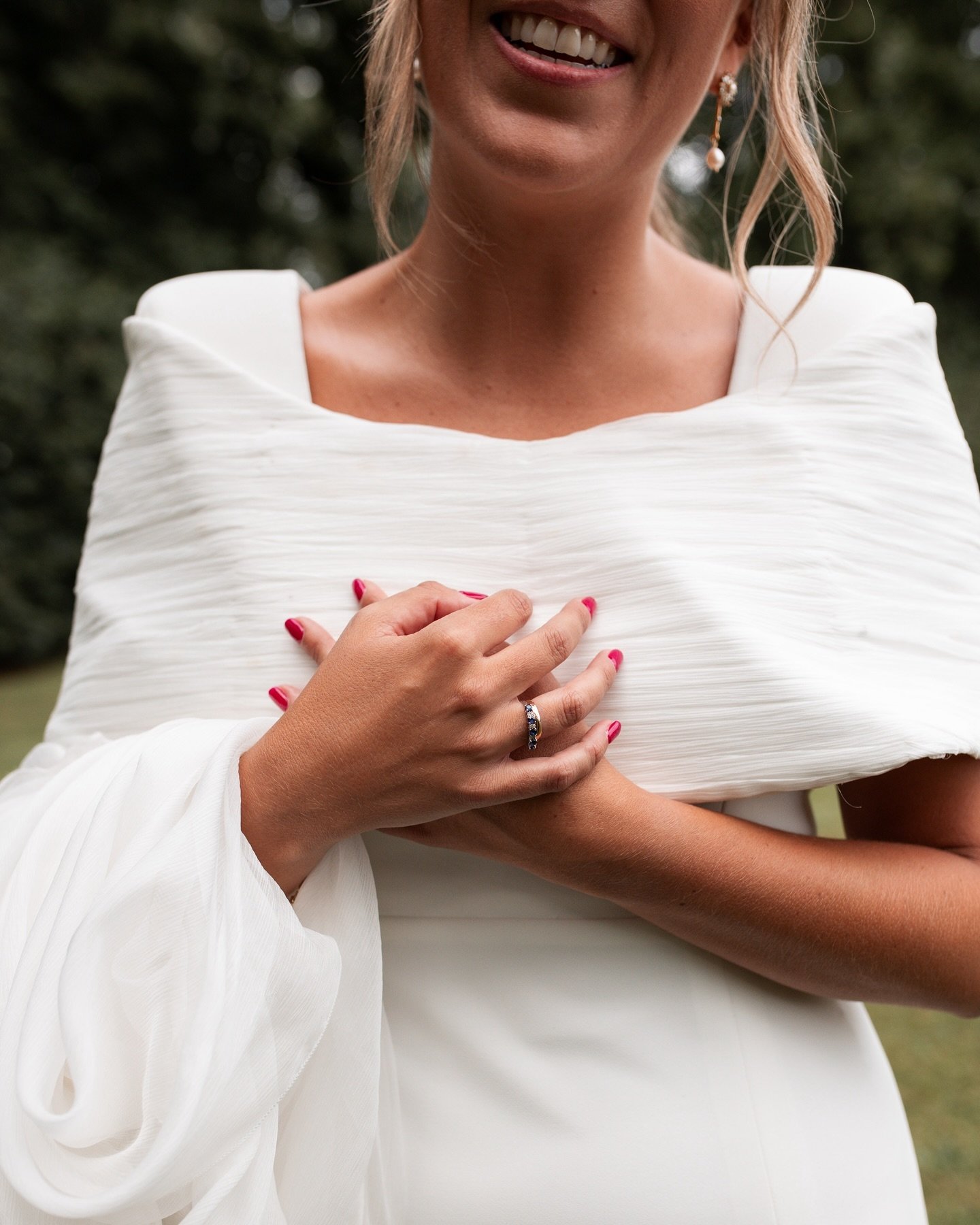 Los detalles ✨

@afvisual.es @lamonariza @paula.lamonariza @palaciodemeres @mixelviolin @casafermin @siapro_eventos @elinvernaderooviedo @flordeasoka @pequenoclub @morete78 

#weddingphoto #fotografocantabria #fotografoasturias #wedding #bride #photo