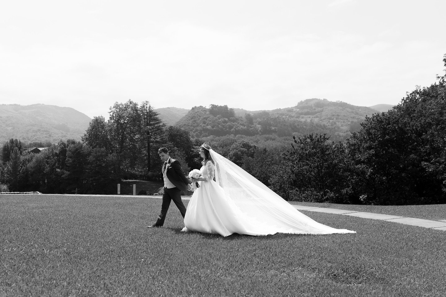 🤍 T&amp;A✨ 

@lascaldas @milluciernagaswp @albadelatorre.peluqueria @janatagarromakeupbeauty @befanaoviedo @sandramarques_zapatos @tubodaenclasicoeventos @3eventbodas @joyeria.otero @pronovias 

#weddingphoto #fotografocantabria #fotografoasturias #