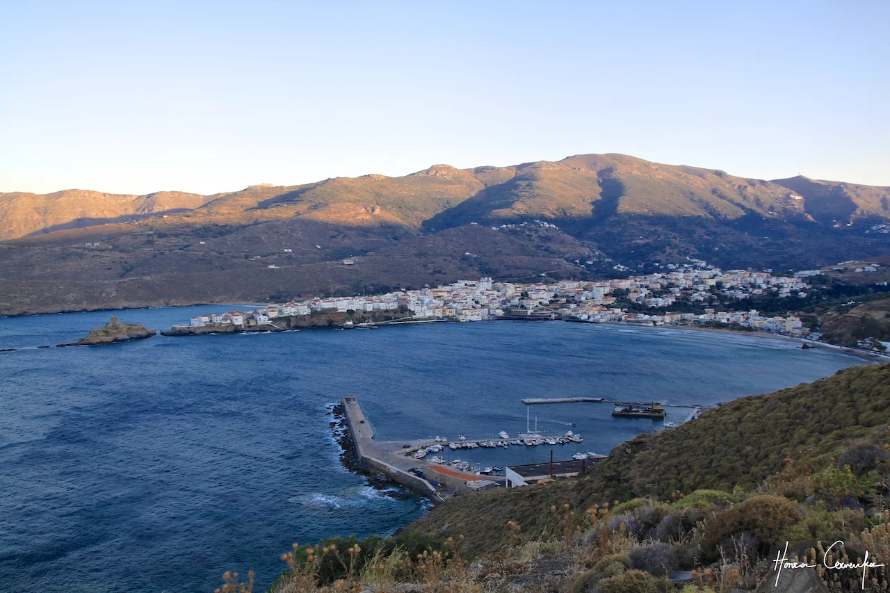 View of Kastron from the hill: On centre-left you can see the Venetian fort and the bridge leading to it, on centre-bottom you can see our harbour: The sailboat with masts is our very own Oxalis. 