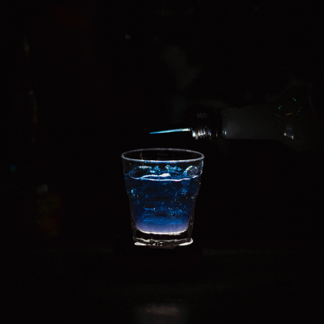 Emporium Popup Bar Cocktail for Harry Potter pop up in Chicago. Glowing color changing Cocktail