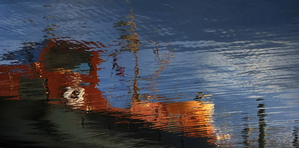      

 
  Harbor reflection, Watch Hill, RI
 






















     