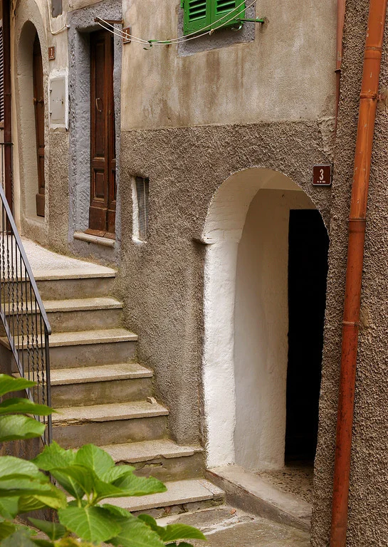      

 
  Doorway and stairs, Castel di Piano
 






















     