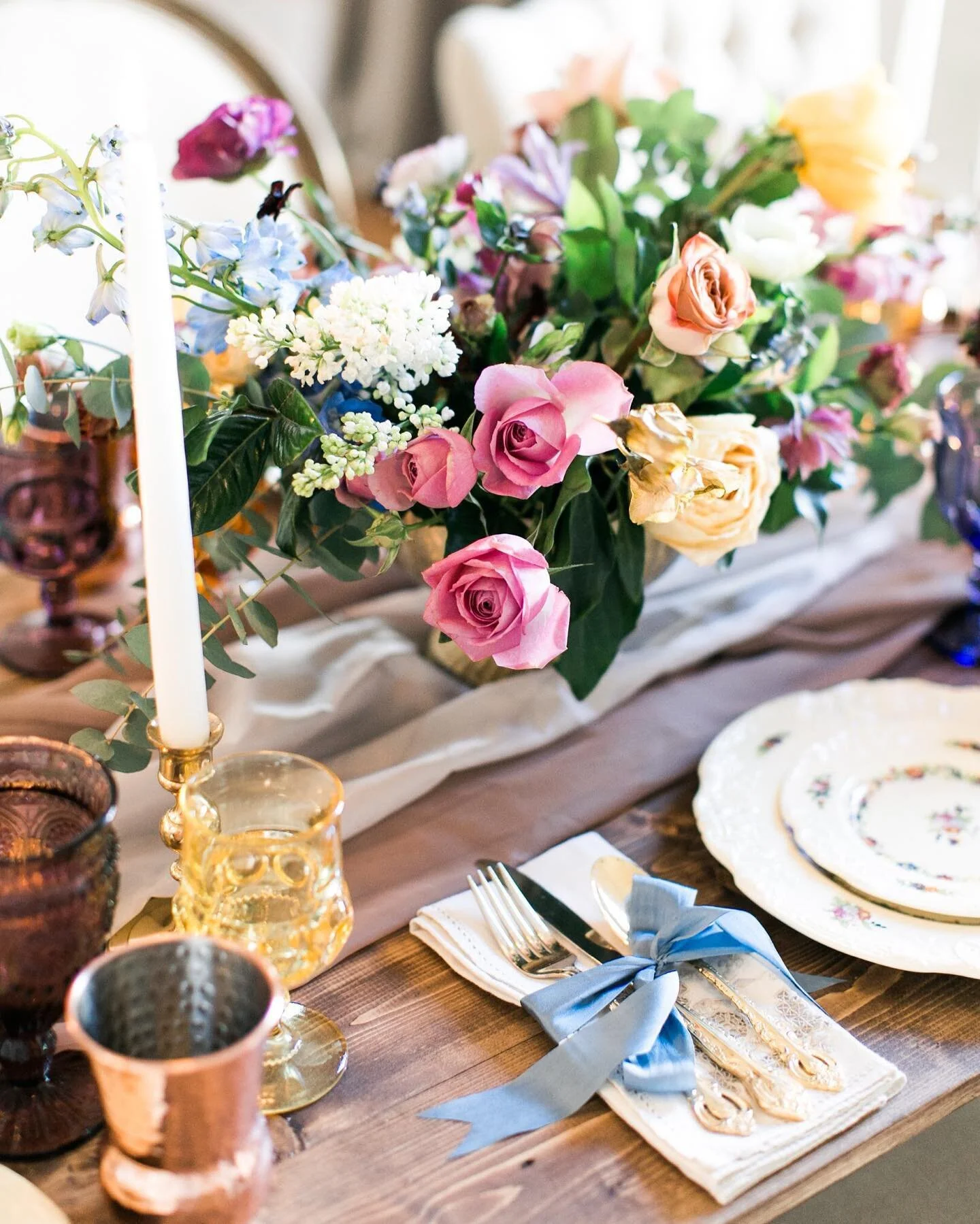 Once there was a woman who wanted to change the world &amp; at first, she thought it&rsquo;d be easy, because if everyone could see how beautiful it&rsquo;d be, it&rsquo;d take about a minute, but all the people she talked to were too busy to stop &amp; listen. So, she went off &amp; did beautiful things all on her own &amp; pretty soon people were stopping and asking if they could come along &amp; do that, too &amp; that&rsquo;s how she figured out how worlds change. - @brianandreas 

Photographer: @bluebarn 
Rentals: @greenhousepickersisters 
Venue: @merrimonwynne 
Planning: @sallyoakleyweddings 

#meristemfloral #meristemmagic #raleigh #northcarolina #wedding #raleighwedding  #raleighbride #chapelhillwedding #durhamwedding #ncbride #ncwedding #raleighflorist #floraldesign #bride #weddingflowers #southernwedding #lovingkindness #charlottesvilleflorist #awakening #metta #charlestonflorist #charlotteflorist #brianandreas #reception #placesetting