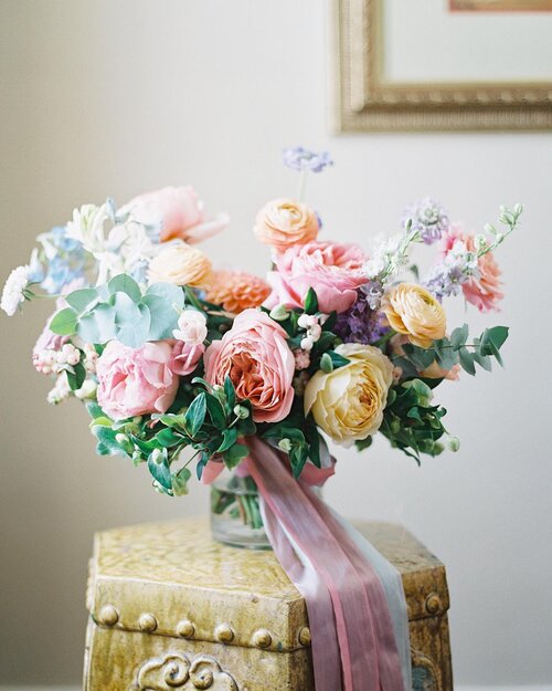 Shelby + Preston celebrated two years of wedded bliss last week! Their opalescent florals were something I’ll never forget! Another aspect that was especially unforgettable was hiding in the bushes to watch their ceremony! Sending love to you S + P!! 🥂
Film photographer: @heathergracebeerman
Venue: @boxwoodestate
Florals: @meristemfloral
#meristemfloral #meristemmagic #raleigh #northcarolina #wedding #raleighwedding #raleighbride #chapelhillwedding #durhamwedding #ncbride #ncwedding #raleighflorist #floraldesign #bride #weddingflowers #southernwedding #charlottesvilleflorist #charlestonflorist #charlotteflorist #bouquet #bridal #ribbon #wedding #film #opal