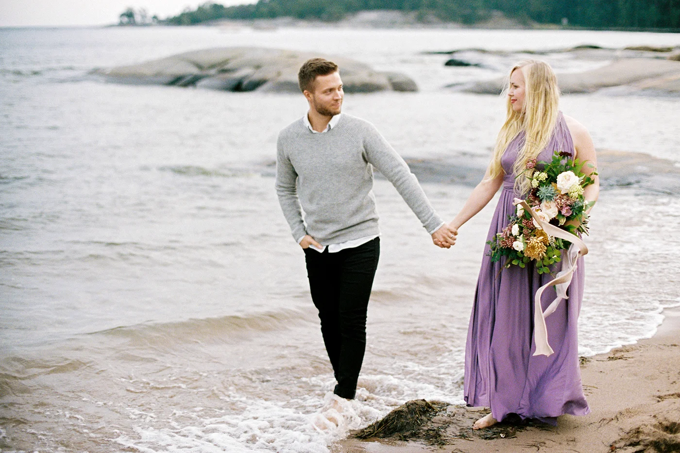 Sari & Mikko - Beach Engagement Couple Shoot in Hanko kihlakuvaus parikuvaus - Susanna Nordvall - Hey Look (27).jpg
