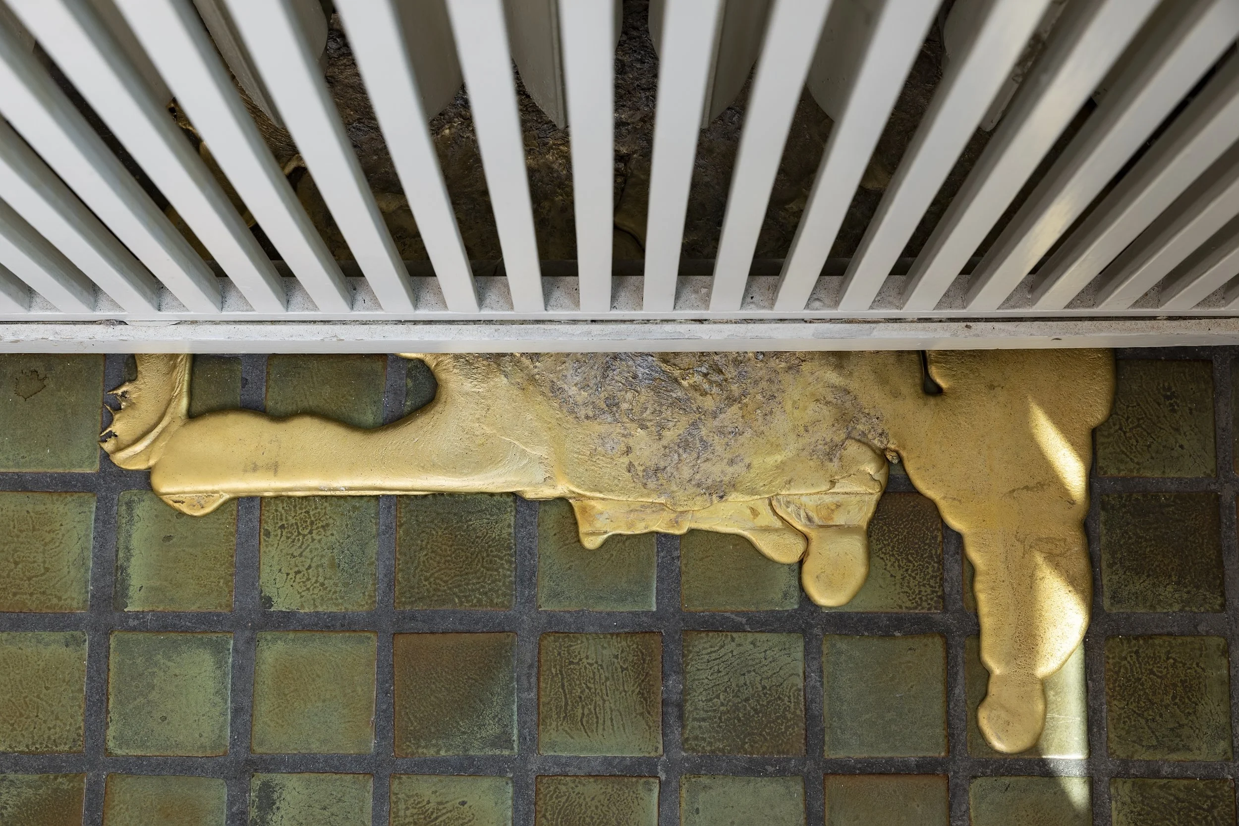 gold drip close.jpg