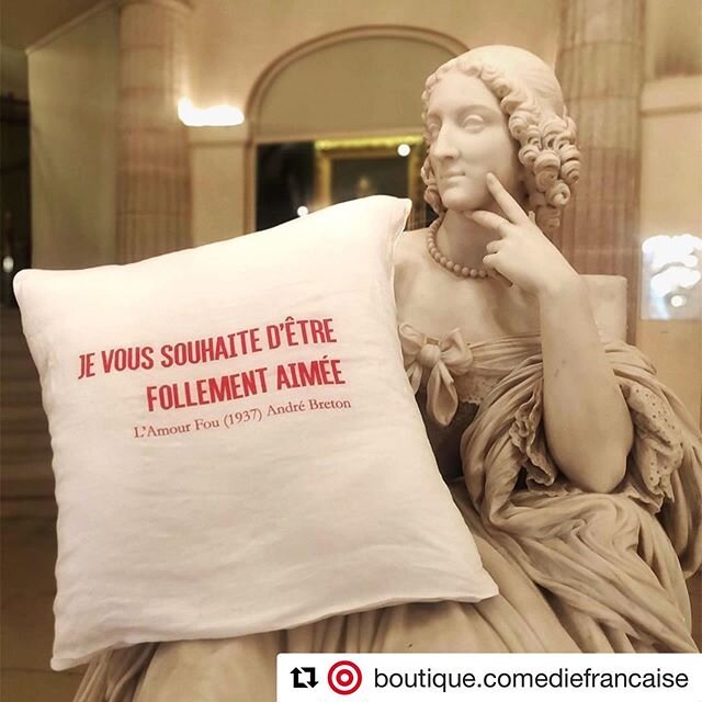 Retrouvez nos taies d&rsquo;oreillers en lin lav&eacute; dans la boutique de la com&eacute;die fran&ccedil;aise et sur leur site internet❤️🙌🏻 @boutique.comediefrancaise #bed#lovers#pillow#oreillers#lin#linen#citationamour#citation#quotes#lovequotes