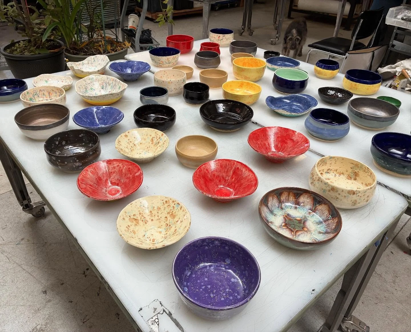 Some #SQUASHTHING bowls thrown by @haquels.corner and @booramicsbydani and glazed by our keyholders that will be available this Saturday! 
There&rsquo;s more coming out of the kiln today!!👀
#ceramics #bowls #ceramicbowls #artistresident #spaceandtim