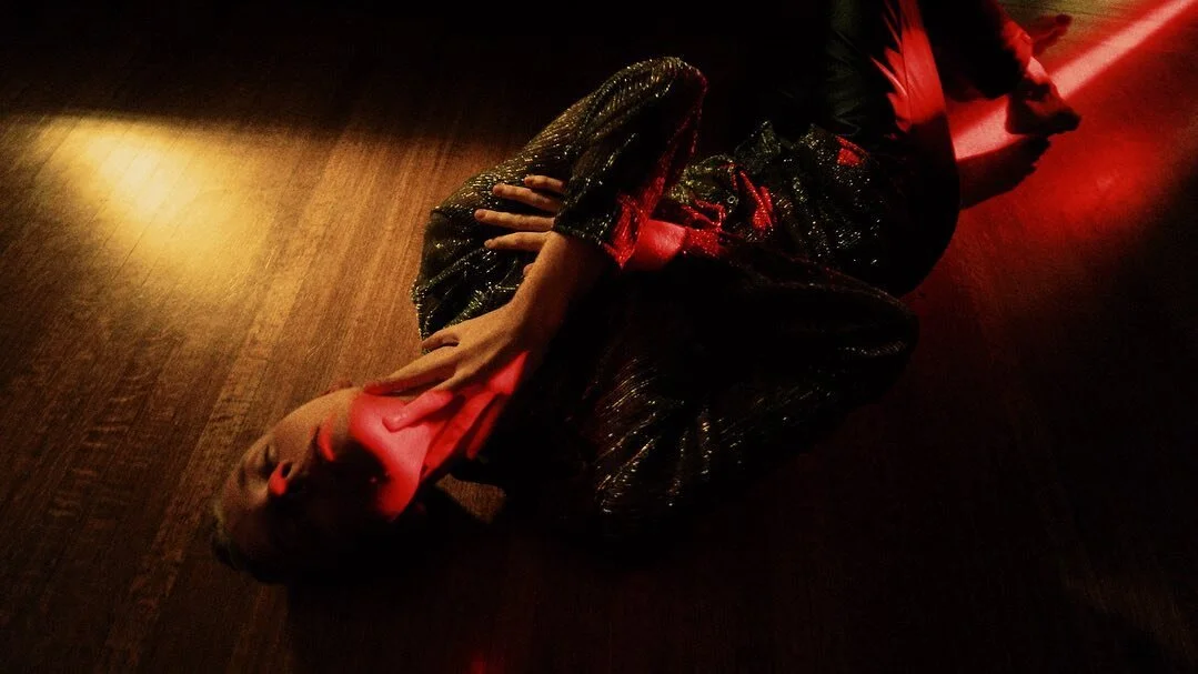 Got carried away on a camera test with @carlo_quicho which turned into this experimental sequence. I wanted to try and see how usable the high ES modes are on the alexa 35, here are the results. 
Talent: @aidanemuth and @ashtonmitzel 
Directed by/Un