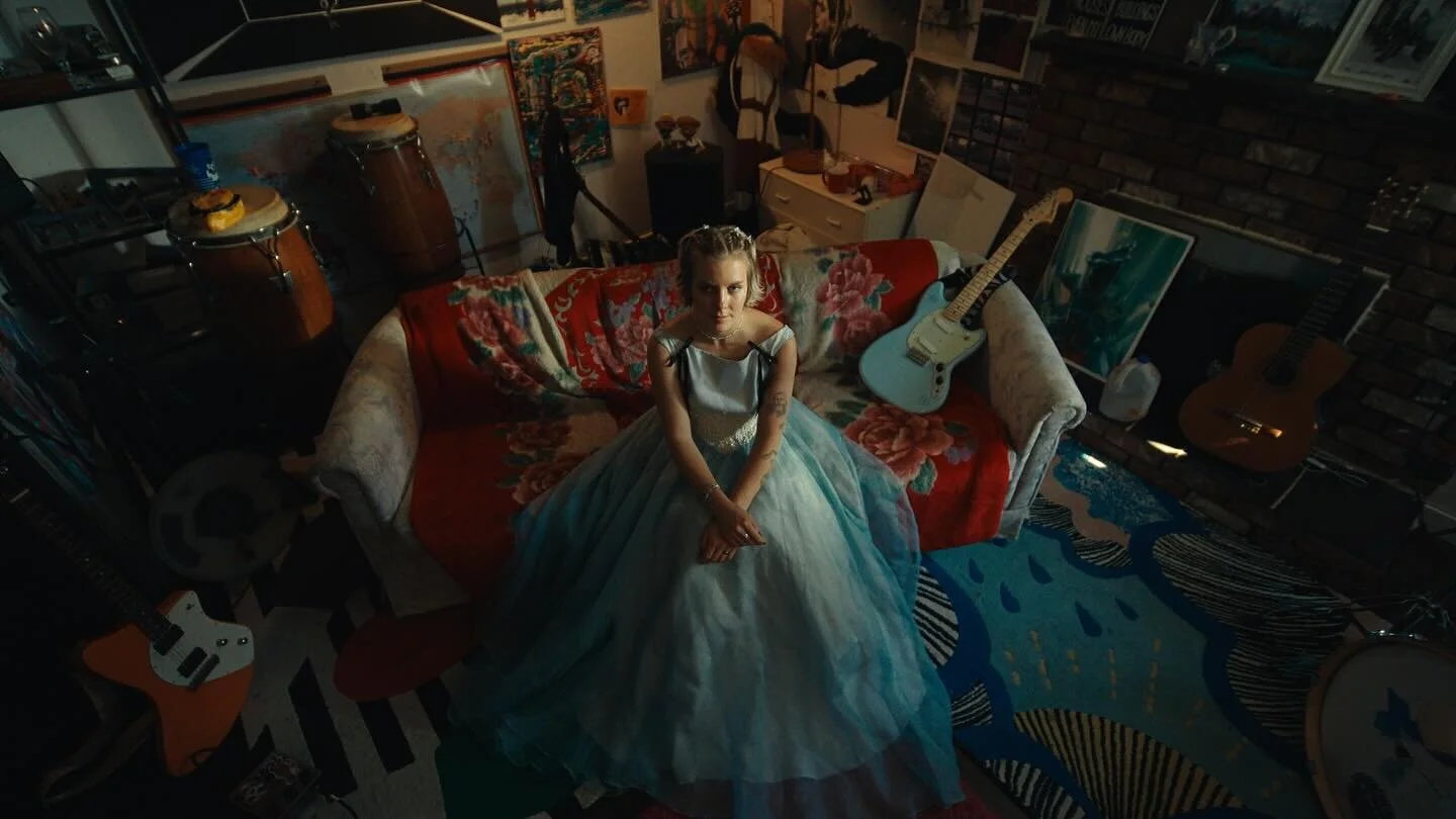 Couch Song by @sleepygonzales 
Director: @devonmussett
DOP:@mattyoung_dp
1st AC: @lakehughes
Gaffer: @alexkim.Ix
Key grip: @gilbertonggara
Co-Editors: @yeahfilms &@devonmussett
Colourist: @mattyoung_dp
Camera Rentals: @inspiredimagepc
Bounces Cas