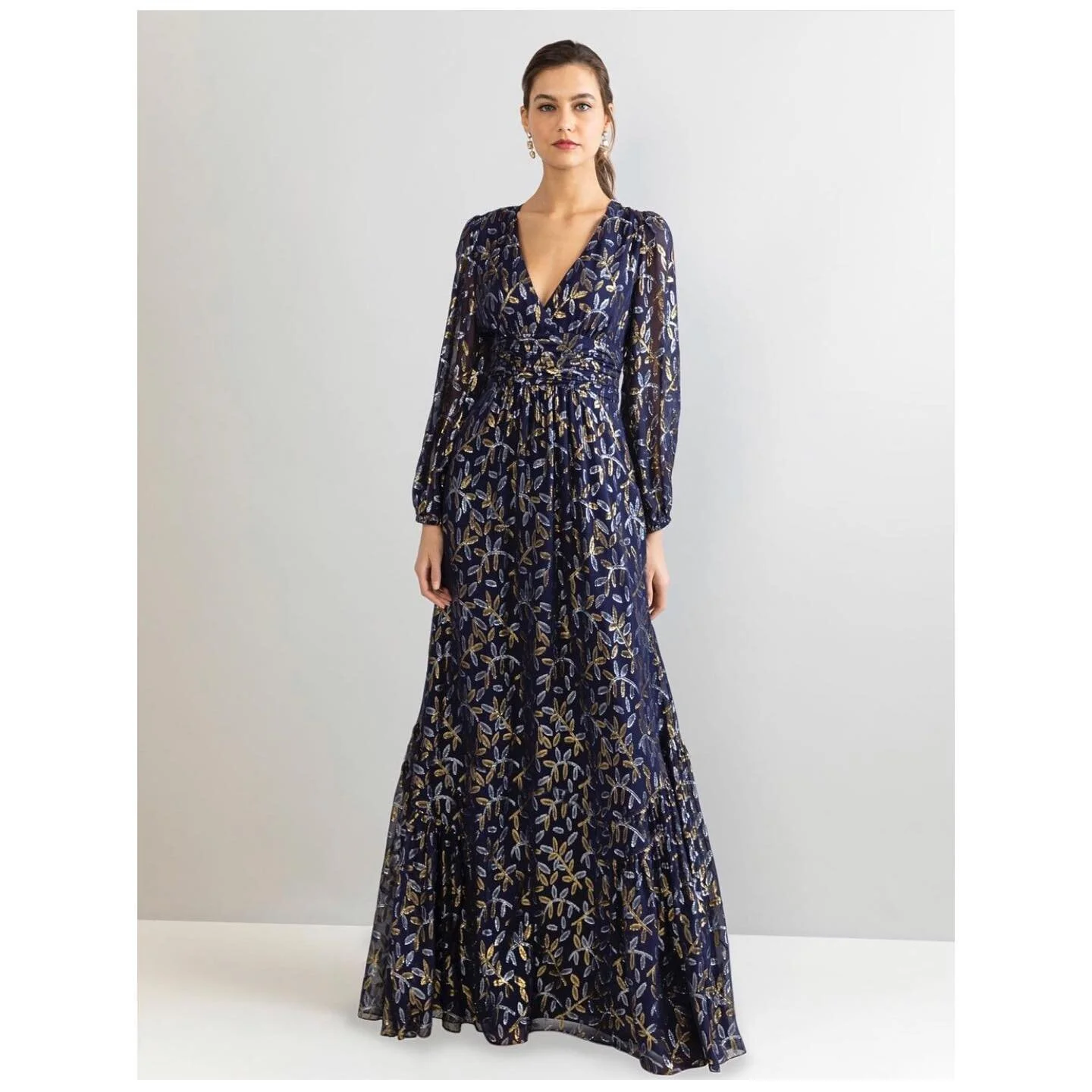 SHOSHANNA
Even if you don&rsquo;t go anywhere to celebrate, lookin beautiful for yourself is the best. Make yourself feel great, change your leggings for beautiful dress. @shopshoshanna has great dresses #dress #evening #celebrate #holidays #dzineste