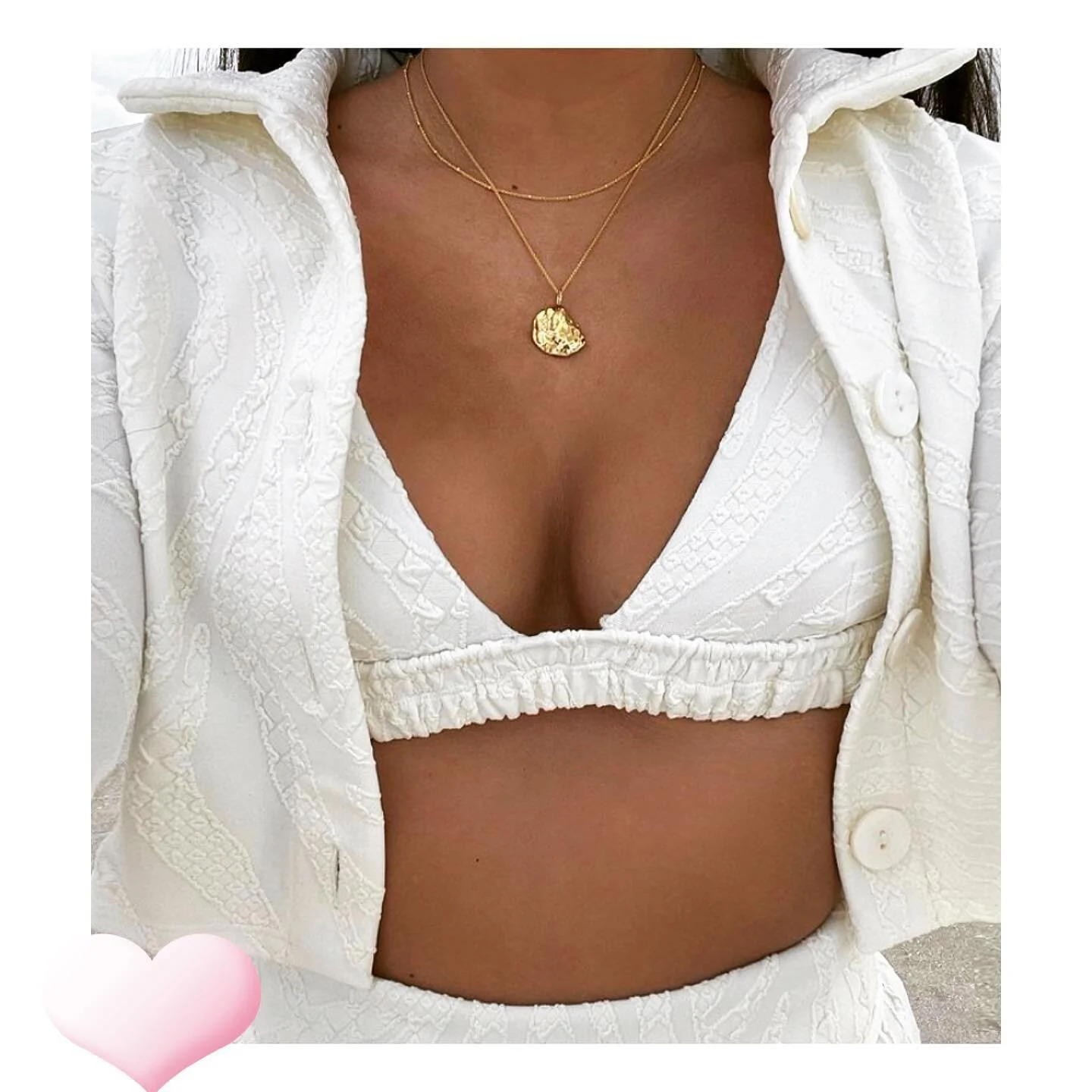 D e v o n  W i n d s o r  Swim
This texture is everything #swim #fashion #fabric #DzinesTex