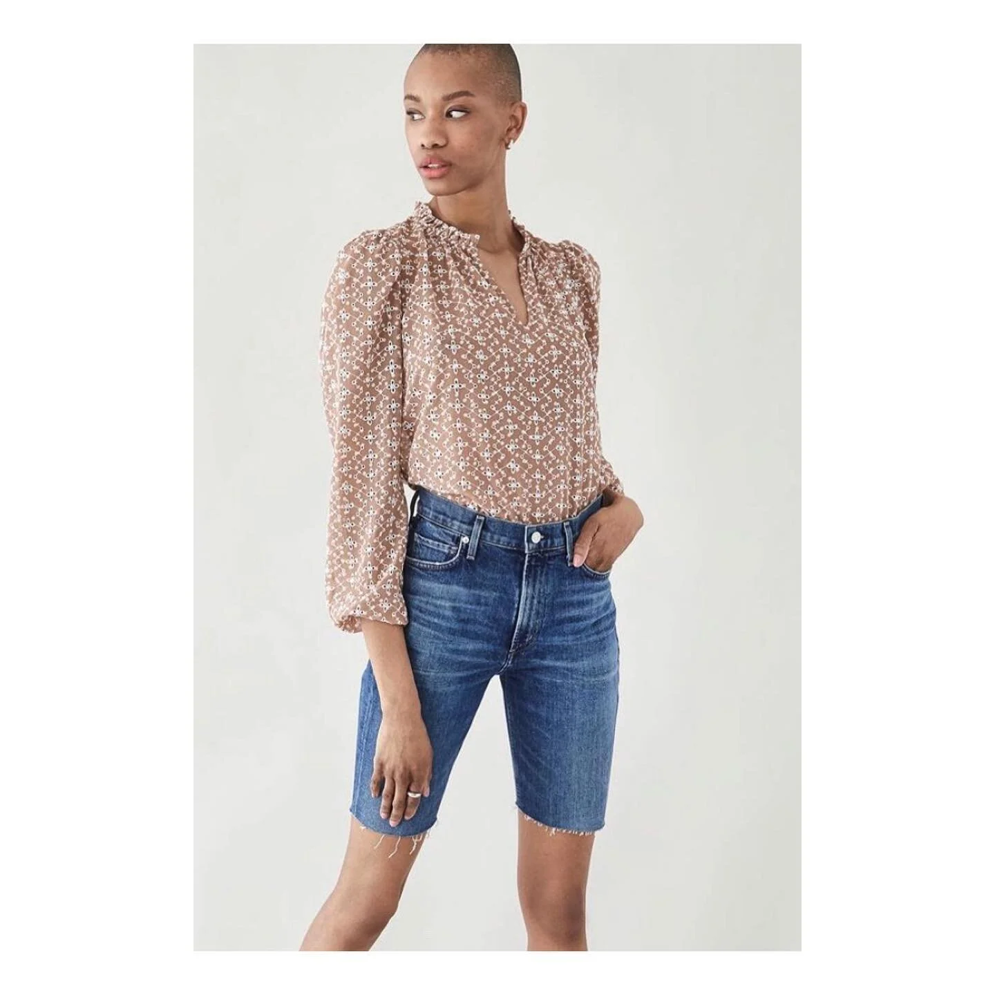 S H O S H A N N A 
@shopshoshanna super cute blouse, spring is coming. Get yours now before it&rsquo;s gone. @shopbop #dzinestex #fabric #embroidery #print #ggt