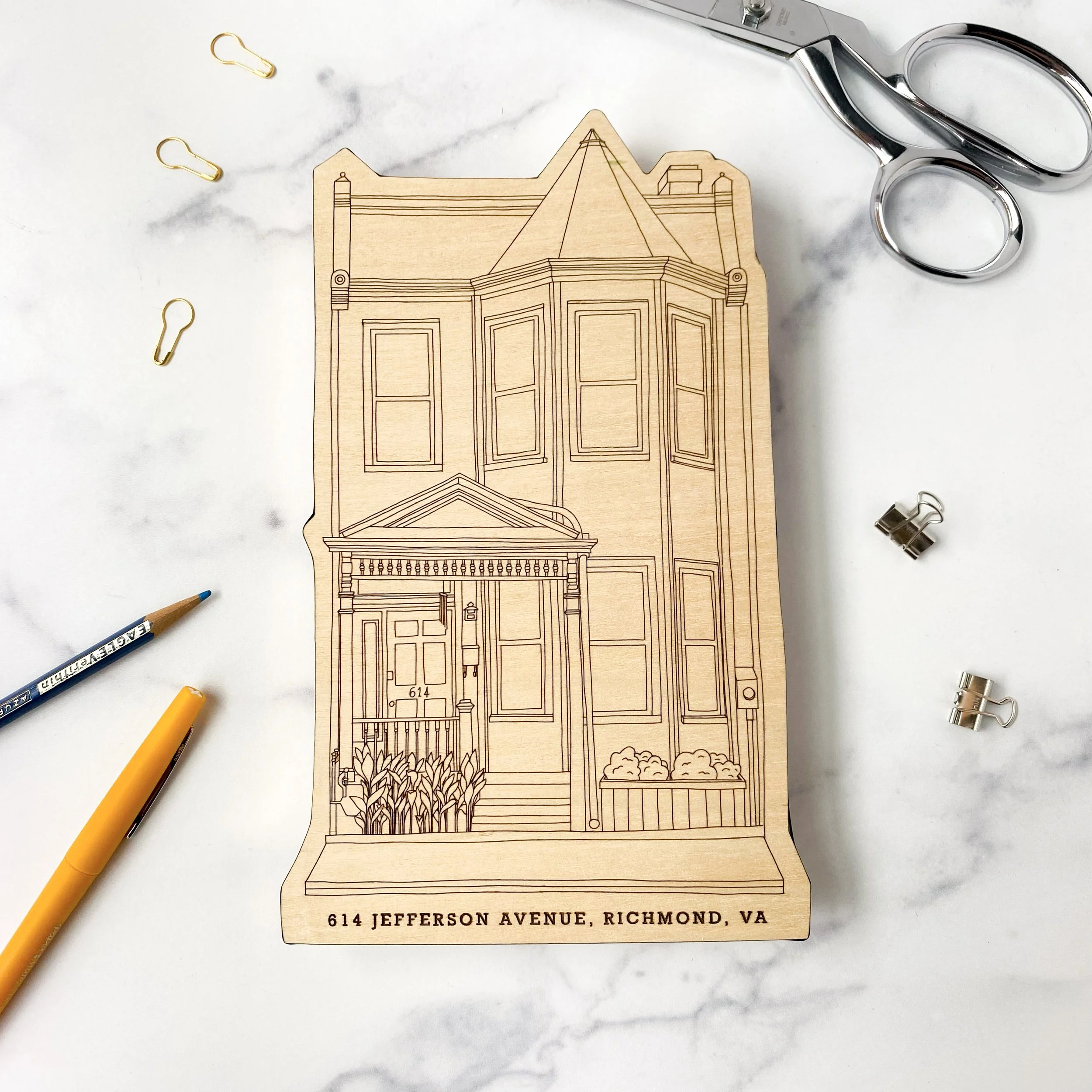 A wood wall hanging with a line drawn pet portrait.