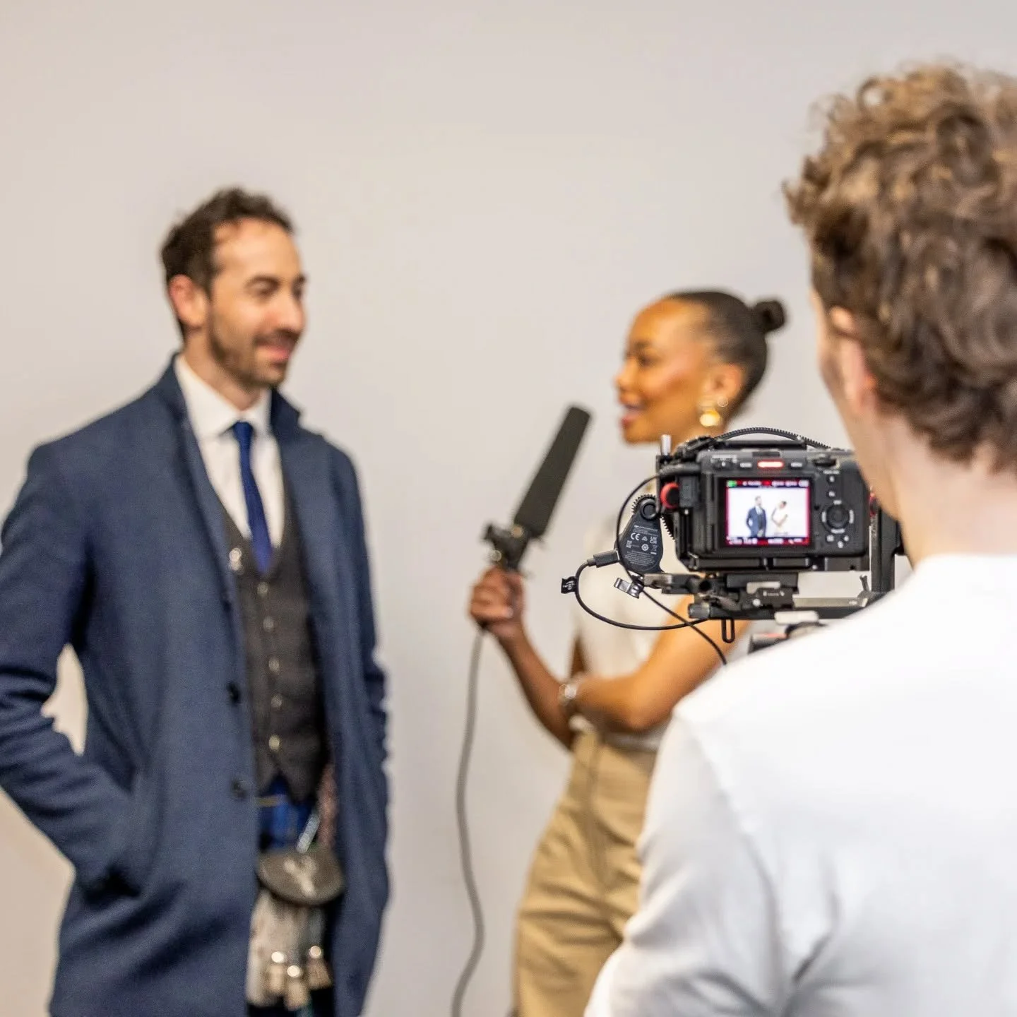 Hosting and entertaining over the weekend 🎤

Met lots of lovely couples 🫶 and other industry  pros including the charming @maggielizsmithx and @heliosmedia_uk 😎

#magician
#weddinginspiration