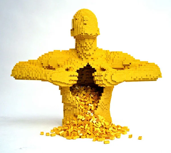 :Sculpture: Lego Man By Nathan Sawaya