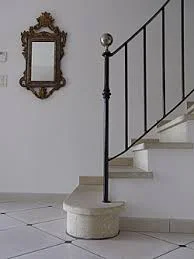 This Tread is a timeless elegant one, in natural stone. 
