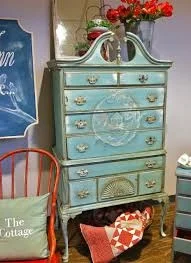 Here the furniture is painted in Blues...stunning! 