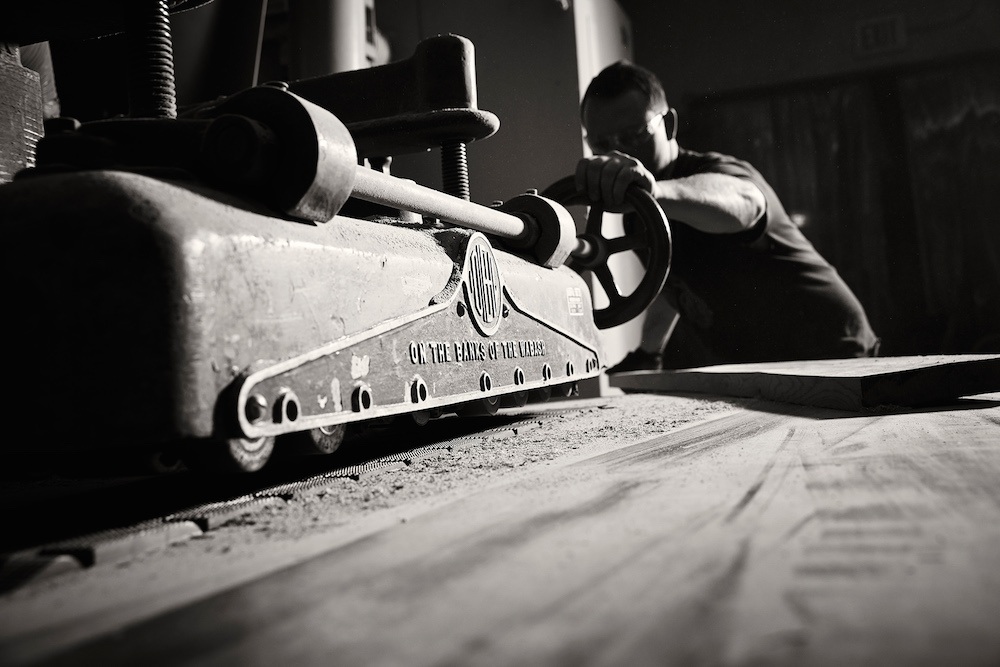 Woodshop-machine-worker-black-white.jpg