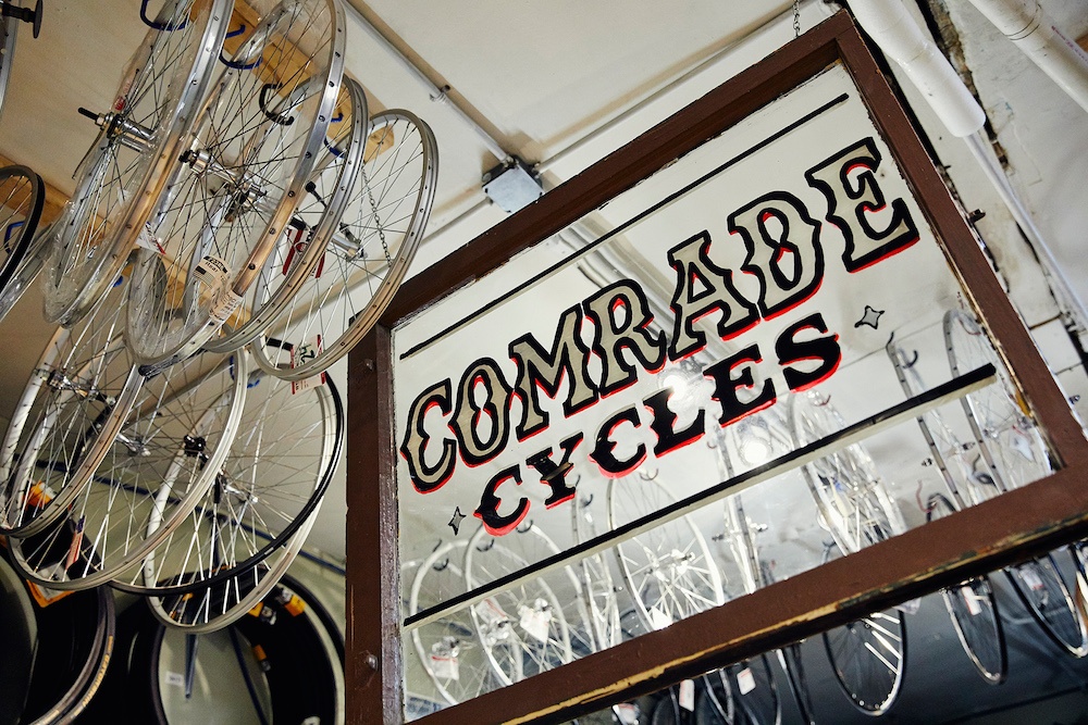 Logo-sign-Comrade-Cycles-wheels.jpg