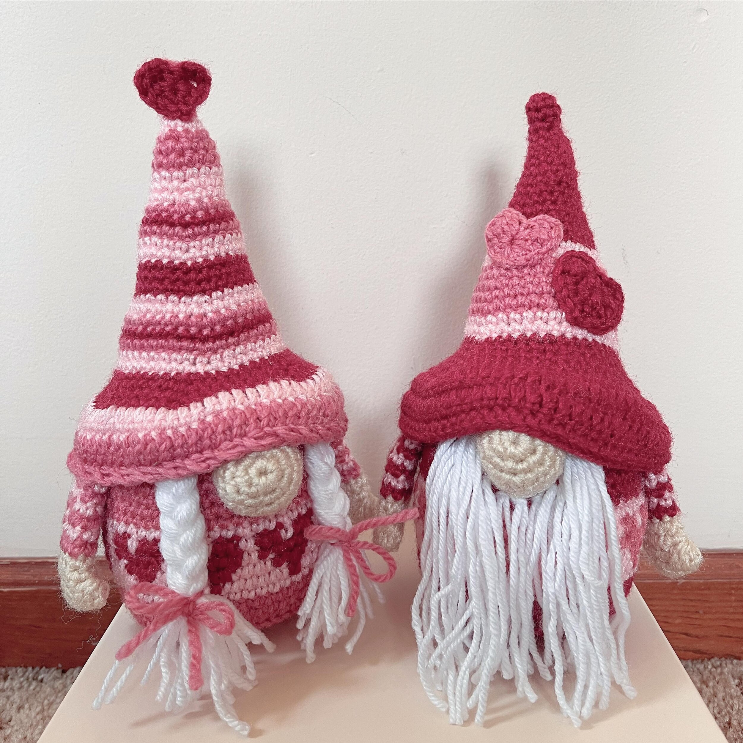 🩷❤️ You know you&rsquo;re a great duo when you have mix and match hats ❤️🩷 Happy Valentine&rsquo;s Day! 
.
.
.
#Crochet #Handmade #Gnome #Gonk #OldLadyStatus