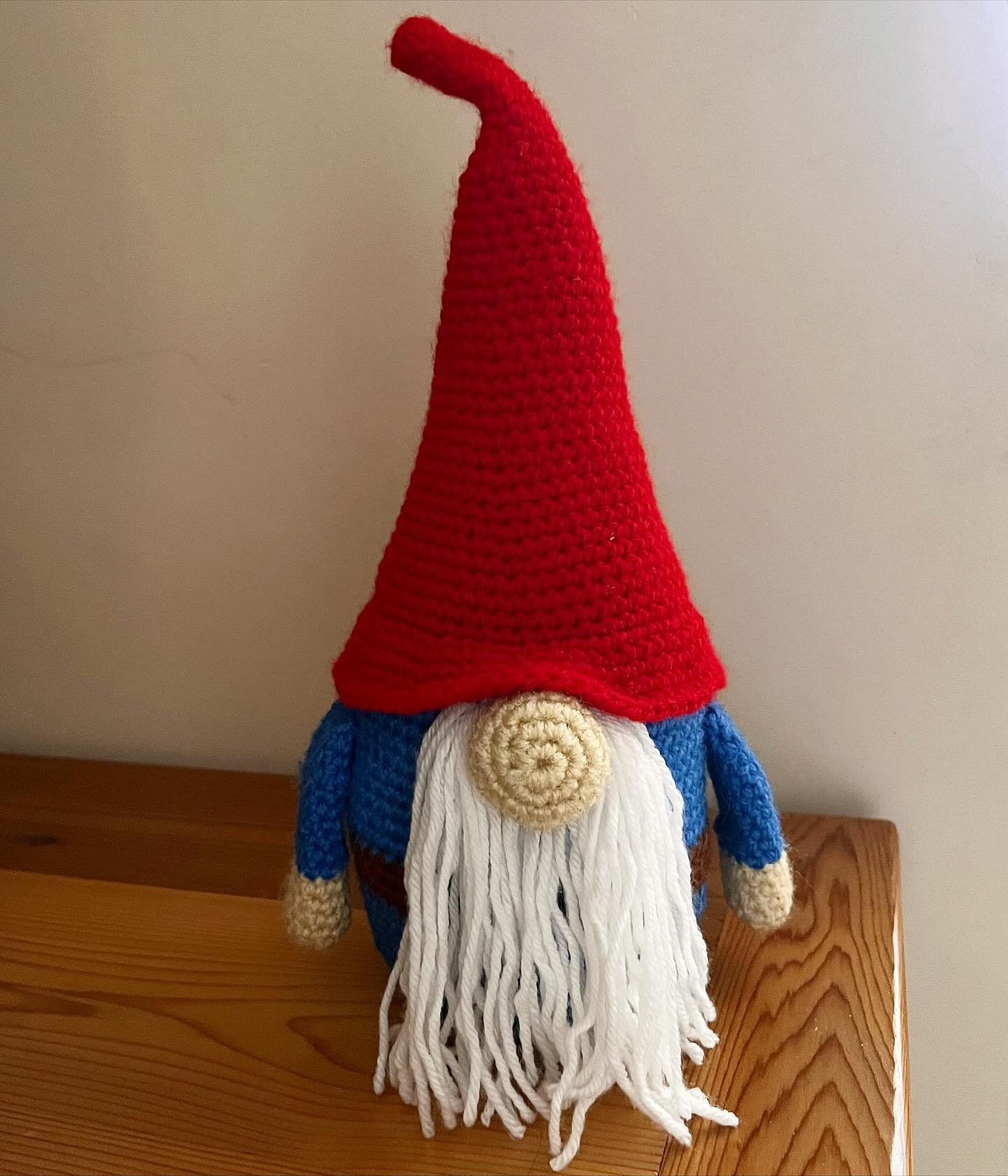 Classic gnome/gonk for what is apparently my monthly post 😬 I swear I&rsquo;m making a lot of things behind the scenes!! 
.
.
.
#Crochet #Handmade #Gnome #Gonk #OldLadyStatus