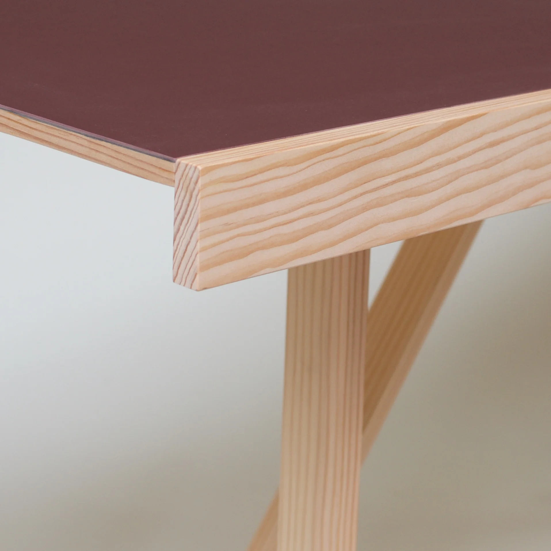 Lino Folding Table detail.jpg