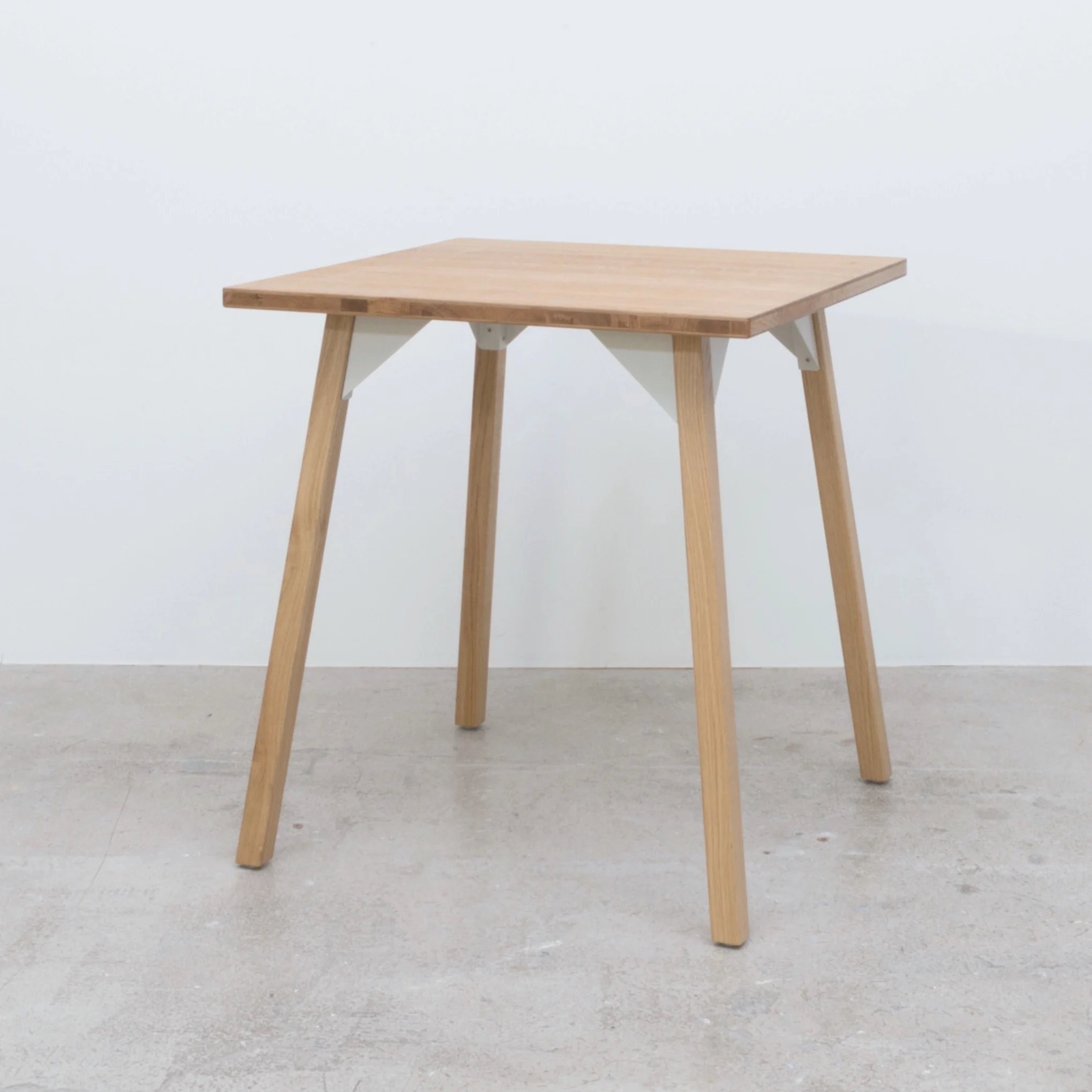 Bracket+table+square+3%2F4.jpg