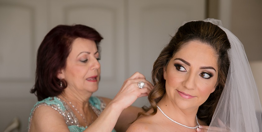 03-hyatt-huntington-beach-orange-county-wedding-photographer-bride-getting-ready.jpg