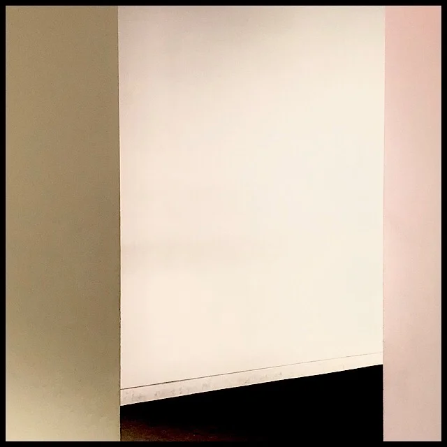 Passage between shapes and colors