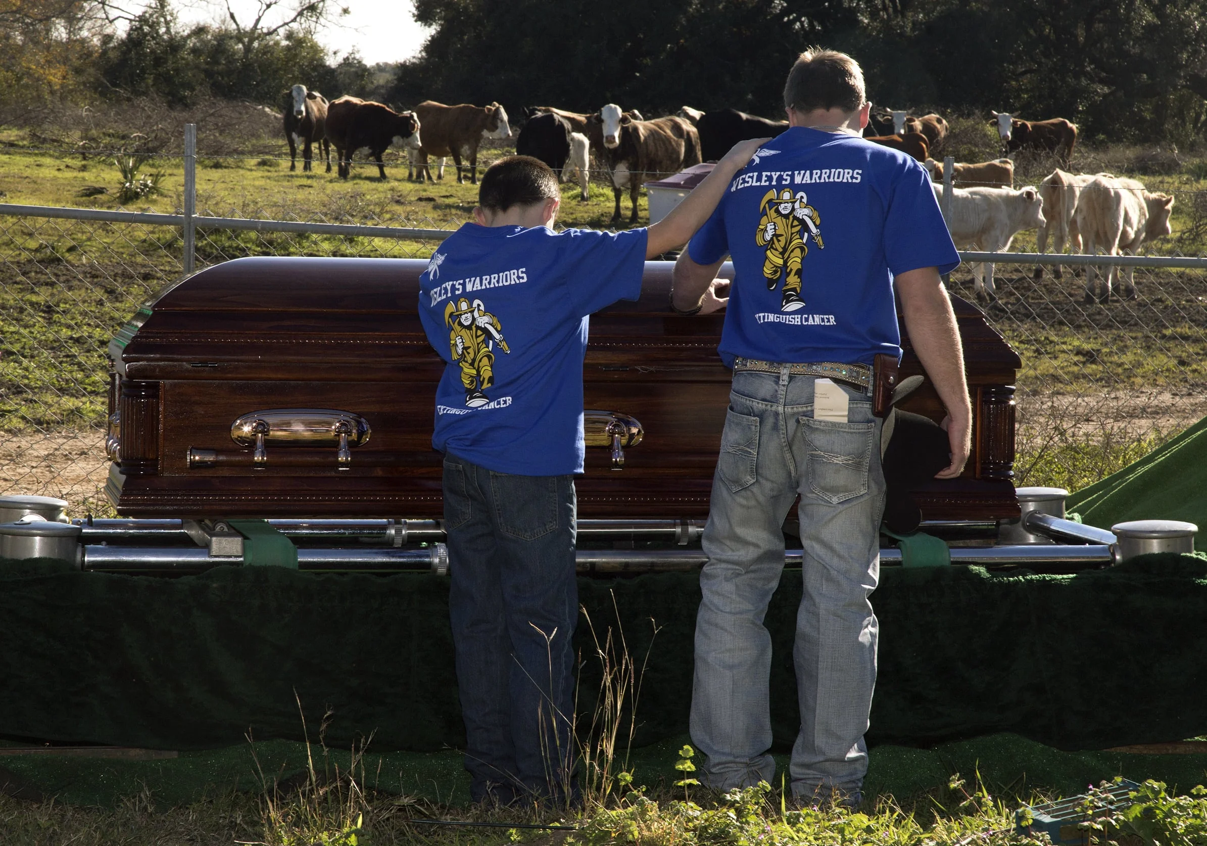 Mourners touch the casket of John Wesley Hendry on Tuesday, January 12, 2016, at Red Bluff Cemetery in Lolita, TX.