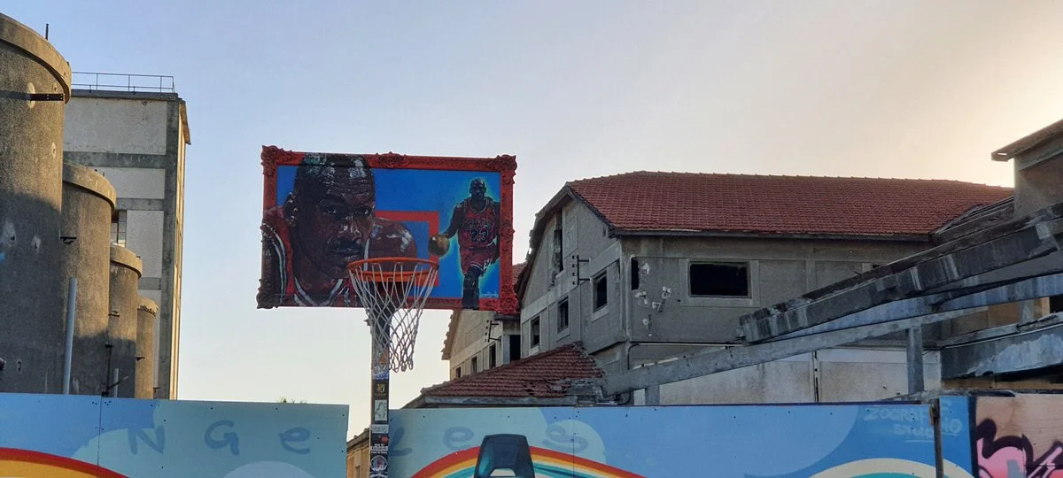 Sam Shennan-vandalize-pest-paparazzistudio-cyprus-gallery-vehicle-spraypaint-optical-illusion-4.jpg